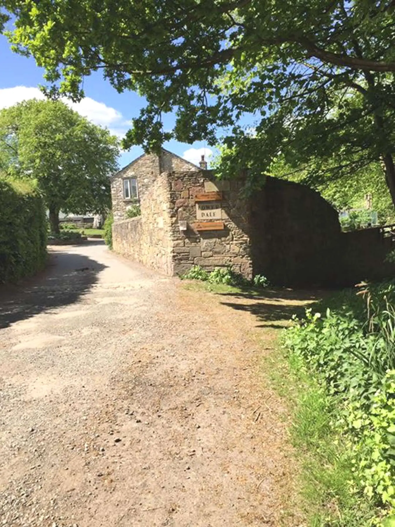Magpie Cottages – Entrance